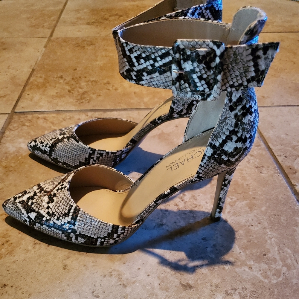 Beautiful heels! - Picture 2 of 2